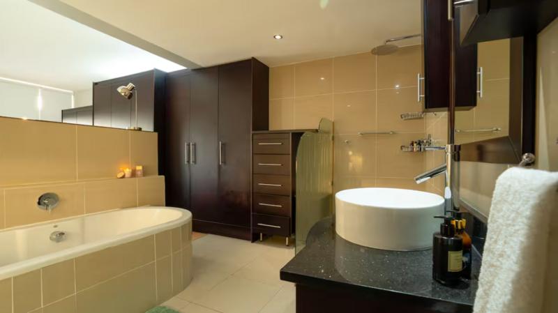 To Let 2 Bedroom Property for Rent in Dolphin Beach Western Cape